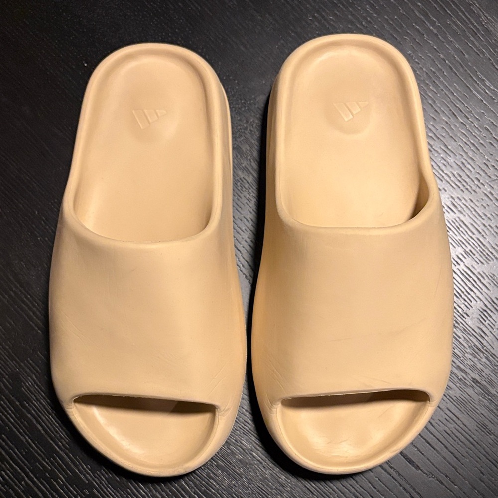 Adidas Yeezy Slides Sand color box included